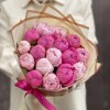 Розовый микс из 17 пионов